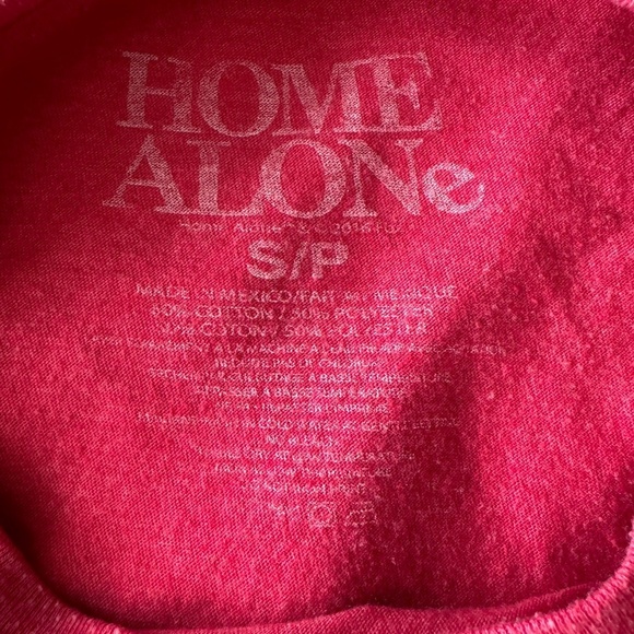 Home Alone Men's Red "Ya Filthy Animal" Holiday Christmas T-Shirt Size Small - Picture 3 of 6